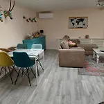 דירה Jabaki Garden House